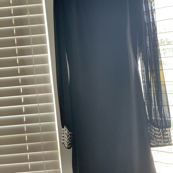 Formal light weight dress - Picture 4 of 8